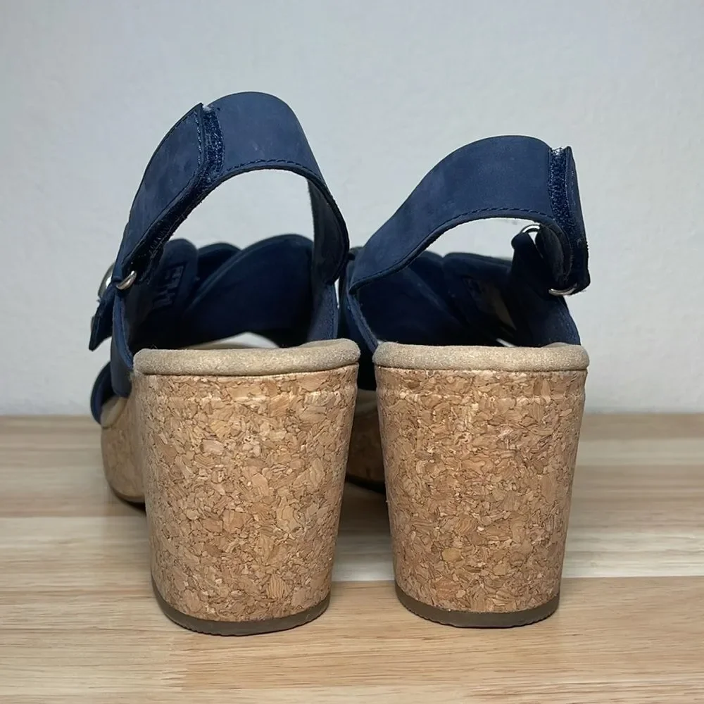 Clarks Women's Giselle Dove Sandals Wedges Size 9.